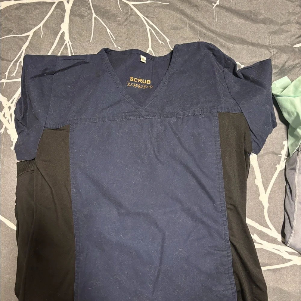 Assorted Scrubs - Picture 3 of 9
